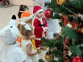 Первый новогодний утренник для малышей Первый новогодний утренник для малышей.
